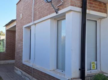Casa · 110m² · 2 Ambientes · 2 Cocheras · Casa 1 Dormitorio en General Fernandez Oro - Apto Credito
