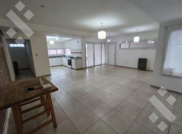 Casa · 110m² · 2 Ambientes · 2 Cocheras · Casa 1 Dormitorio en General Fernandez Oro - Apto Credito