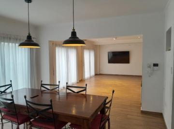 Casa · 200m² · 5 Ambientes · 1 Cochera · Casa en Venta - 4 Dorm. 2 Baños - 469 m² - Suipacha