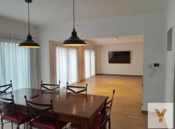 Casa · 200m² · 5 Ambientes · 1 Cochera · Casa en Venta - 4 Dorm. 2 Baños - 469 m² - Suipacha