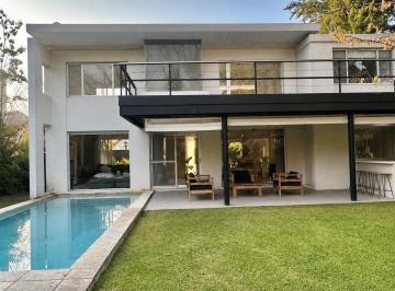 Casa · 185m² · 4 Ambientes · Casa en Santa María de Tigre