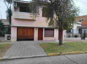 Casa · 151m² · 4 Ambientes · 1 Cochera · Venta Casa 5 Ambientes Lomas Cochera Patio
