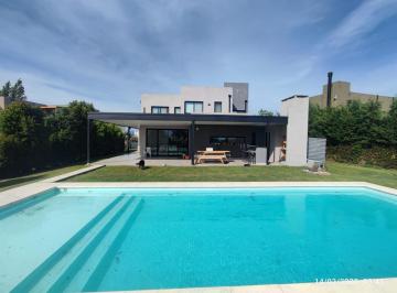 Casa · 240m² · 4 Ambientes · 4 Cocheras · Casa a La Laguna en Venta - El Cantón Norte