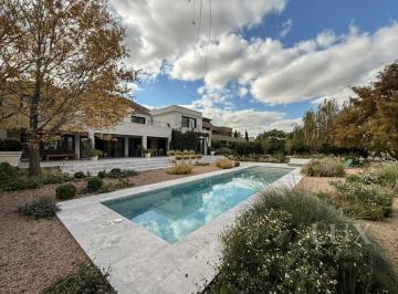 Casa · 600m² · 6 Ambientes · 2 Cocheras · Casa en Venta en El Barrio El Golf, Nordelta, Tigre