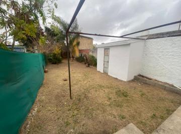 Departamento de 4 ambientes, Córdoba · Impecable! con Asador, Patio y Cochera!