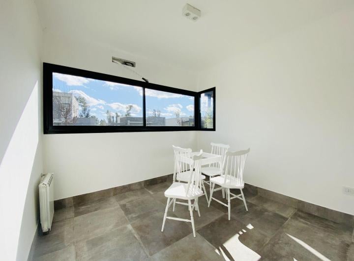 Casa · 148m² · 4 Ambientes · 2 Cocheras