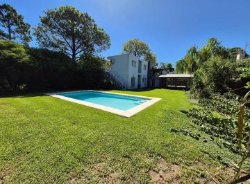 Casa · 142m² · 4 Ambientes · 5 Cocheras · Venta Casa 4 Ambientes con Piscina Barrio Privado El Aromo