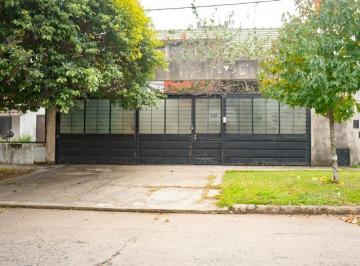 Casa de 6 ambientes, Rosario · Casa Al Frente de 2 Plantas