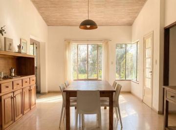 Casa · 130m² · 5 Ambientes · 2 Cocheras · Casa a La Venta en La Bota