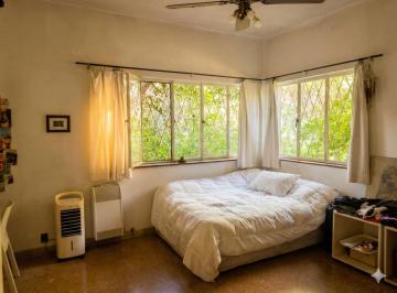Casa · 130m² · 5 Ambientes · 2 Cocheras · Casa a La Venta en La Bota