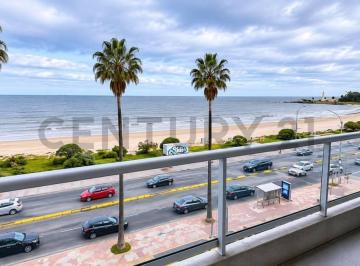 Departamento · 117m² · 10 Ambientes · 1 Cochera · Alquiler Apto Frente Al Mar, Buceo/malvin, Balcon,3 Dor,3 Baños, Garage X2,piscina