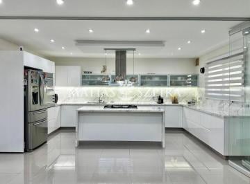 Casa · 360m² · 5 Ambientes · 3 Cocheras · Casa en Venta La Tradicion