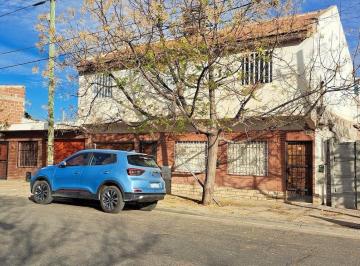 Casa · 192m² · 9 Ambientes · 2 Cocheras · Casa en Venta - 6 Dorm. 2 Baños - Cocheras - 200 m² - Neuquen