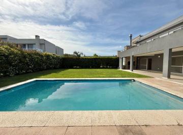 Casa · 246m² · 7 Ambientes · 1 Cochera · Venta Casa La Lomada Pilar 6 Amb + Dependencia