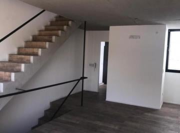 Departamento · 84ha · 4 Ambientes · 1 Cochera · Venta de Innovador Dúplex con Cochera en Castelar Sur