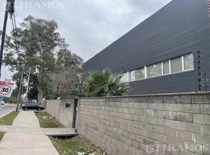 Depósito · 2450m²