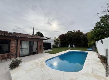 Casa · 285m² · 4 Ambientes · 2 Cocheras · Casa en Los Pinares