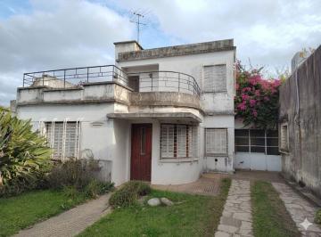 Casa · 193m² · 4 Ambientes · 1 Cochera · Venta Casa 4 Amb C/jardín 193 m Cub. - Hurlingham