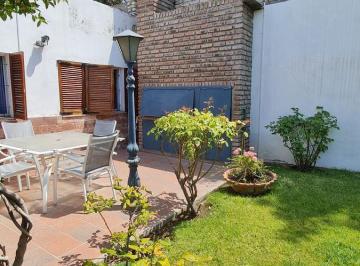 Casa · 224m² · 9 Ambientes · 2 Cocheras · Casa - Neuquen