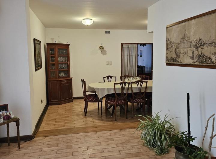 Casa · 224m² · 9 Ambientes · 2 Cocheras
