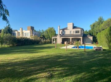 Casa · 200m² · 5 Ambientes · 1 Cochera · Casa - El Lauquen
