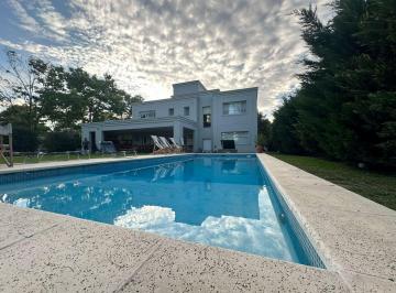 Casa · 313m² · 5 Ambientes · 2 Cocheras · Alquiler Casa La Cesarina Lote Interno