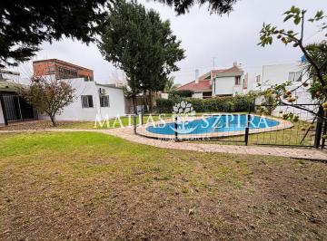 PH · 100m² · 4 Ambientes · 1 Cochera · PH en Moron 4 Ambientes