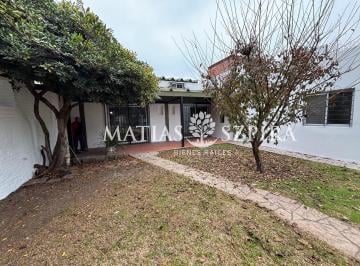 PH · 100m² · 4 Ambientes · 1 Cochera · PH en Moron