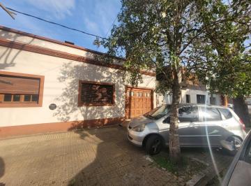 Casa · 186m² · 5 Ambientes · 1 Cochera · Venta Casa con Quincho en La Plata
