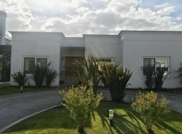 Casa · 230m² · 5 Ambientes · Alquiler 24 Meses Casa 5 Ambientes Rumenco Piscina Jardin