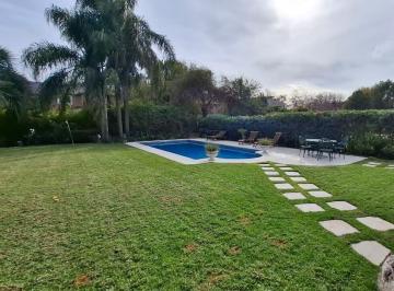 Casa · 345m² · 4 Ambientes · 1 Cochera · Casa en Venta en Senderos 1, Pilar, G. B. a. Zona Norte
