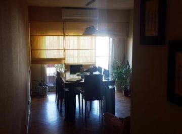 Departamento de 3 ambientes, Balvanera · Departamento en Piso Alto con Balcón y Mucha Luz.