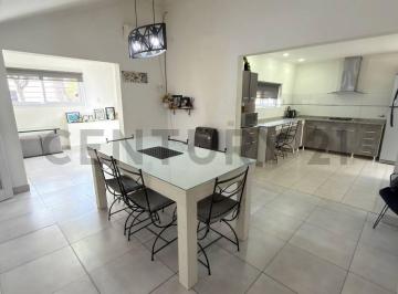 Casa · 89m² · 5 Ambientes · 1 Cochera · Una Propiedad Lista Para Habitar, Que Combina Comodidad, Practicidad y Una Excelente Ubicación.