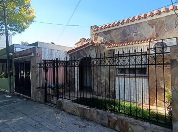 Casa · 160m² · 4 Ambientes · Venta Casa 3 Dorm., Cochera, Patio, Jardín y Pileta en Vgg