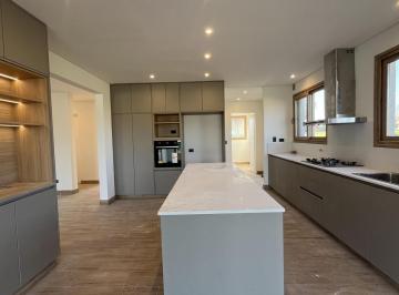 Casa · 266m² · 8 Ambientes · Casa en Venta en Los Cardos, Pilar - 8 Ambientes