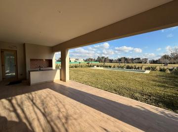 Casa · 266m² · 8 Ambientes · Casa en Venta en Los Cardos, Pilar - 8 Ambientes