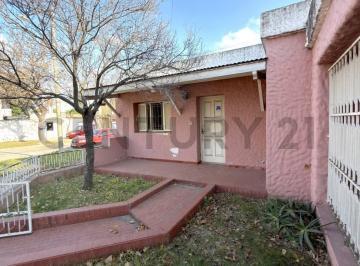 Casa · 102m² · 3 Ambientes · 1 Cochera · Propiedad con Excelente Potencial Para Reciclar