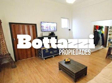 Departamento · 56m² · 3 Ambientes · Amplio 3 Ambientes en Pb con Patio - Ubicación Estratégica