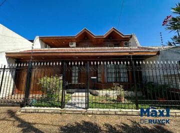 Casa · 300m² · 5 Ambientes · 2 Cocheras · Casa 5 Ambientes Quilmes Oeste, Apta Crédito