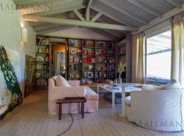 Casa · 189m² · 4 Ambientes · 6 Cocheras · Venta Quinta con Dos Casas, en Freixas con Pileta y Vista Al Verde