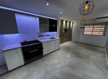 PH · 80m² · 3 Ambientes · Alquiler PH 3 Ambientes Galeria, Patio San Justo