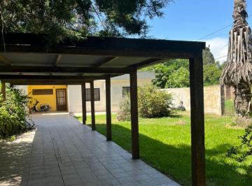Casa de 7 ambientes, Funes · Propiedad Tres Dorm., Salida a Dos Calles