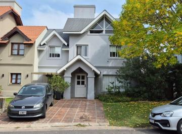 Casa · 200m² · 7 Ambientes · 3 Cocheras · Casa Barrio Cerrado - Tres Horquetas