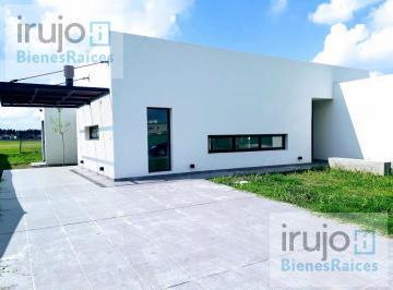 Casa · 125m² · 4 Ambientes · 3 Cocheras · Casa de 4 Ambientes en Santa Ines con Piscina y Parque Libre. Oportunidad