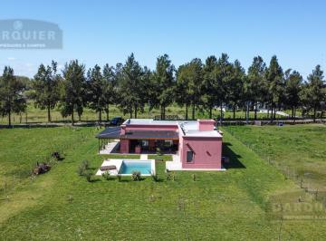 Casa · 219m² · Casa en Estancia Las Malvinas