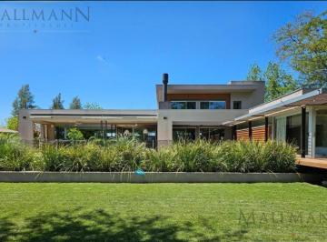 Casa · 300m² · 7 Ambientes · 2 Cocheras · Casa en Alquiler 4 Dorm. Estancias Golf