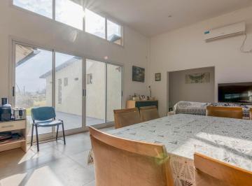 Casa · 160m² · 4 Ambientes · 4 Cocheras · Casa en San Sebastian