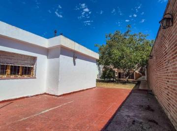Casa · 275m² · 8 Ambientes · 3 Cocheras · Re/max Vende Bº Crisol Casa 3 Dorm. C/pileta