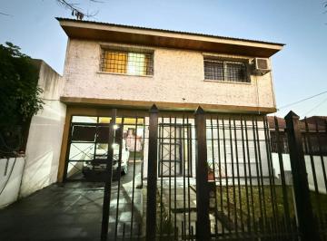 Casa de 4 ambientes, Almirante Brown · Casa 4 Ambientes con Gran Parque y Garage Pasante - José Mármol.