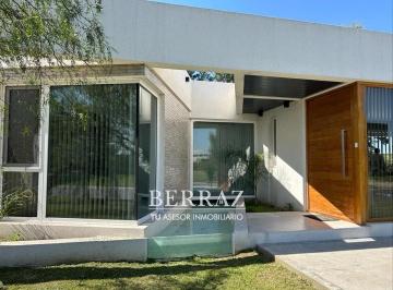 Casa · 197m² · 5 Ambientes · 2 Cocheras · Casa Alquiler 5 Ambientes en San Matías Area 5 Escobar Lote 1054,92 m²